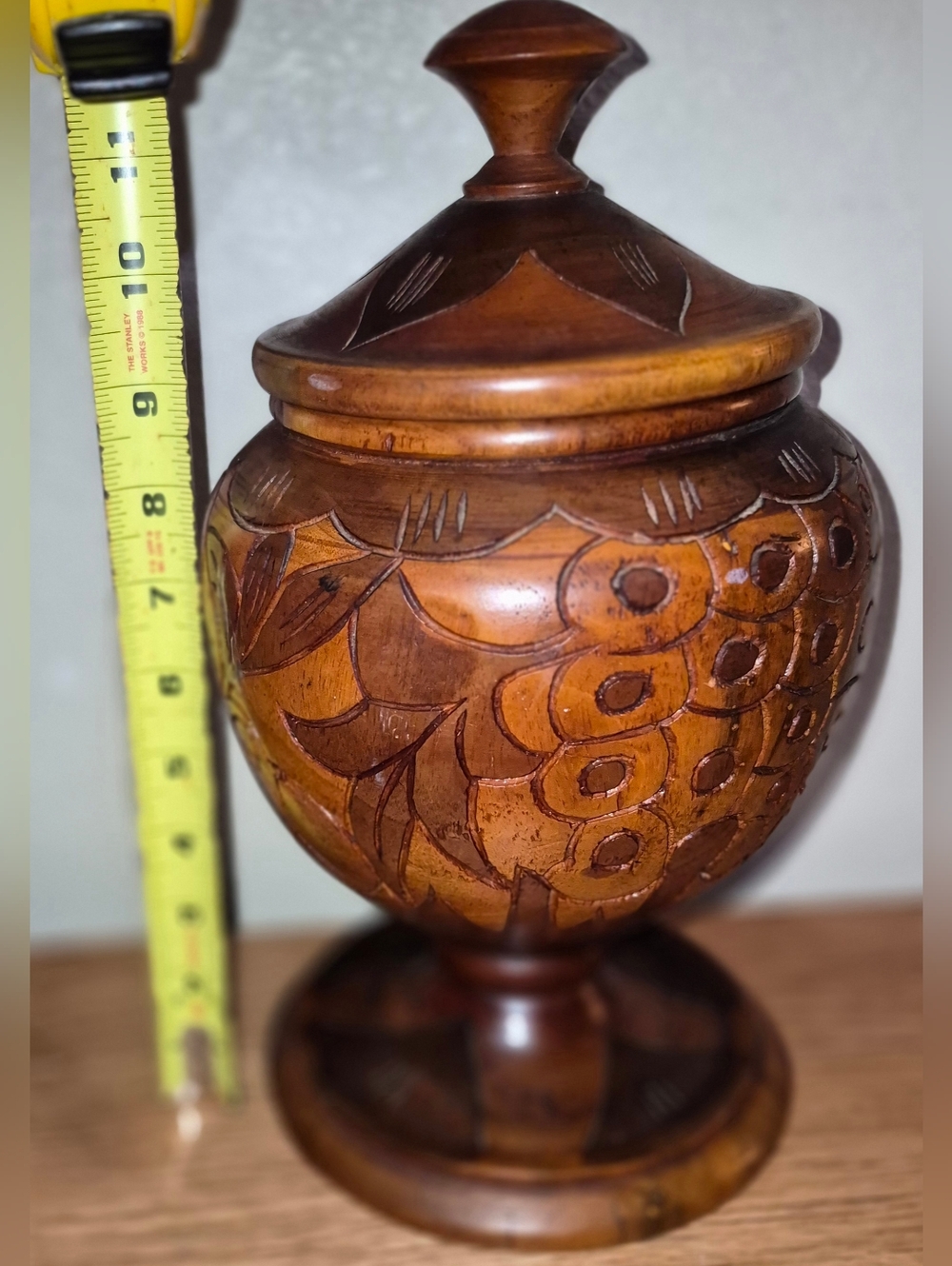 Vintage Hand-Carved Wooden Jar with a pedestal base and lid L, Golk Art - Picture 5 of 5